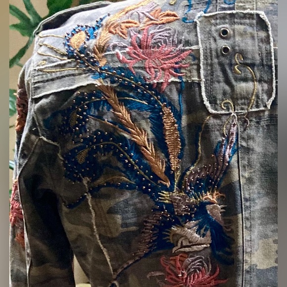 Military (esque) Distressed Jacket. Very cool! - Picture 3 of 9